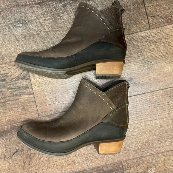 Chaco Women's Fossil Tassel Back Zip Ankle Boots Size 8 Brown - Picture 3 of 12